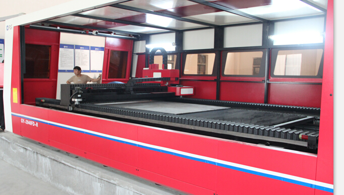 力净公司工业洗衣机部门新购进激光切割机