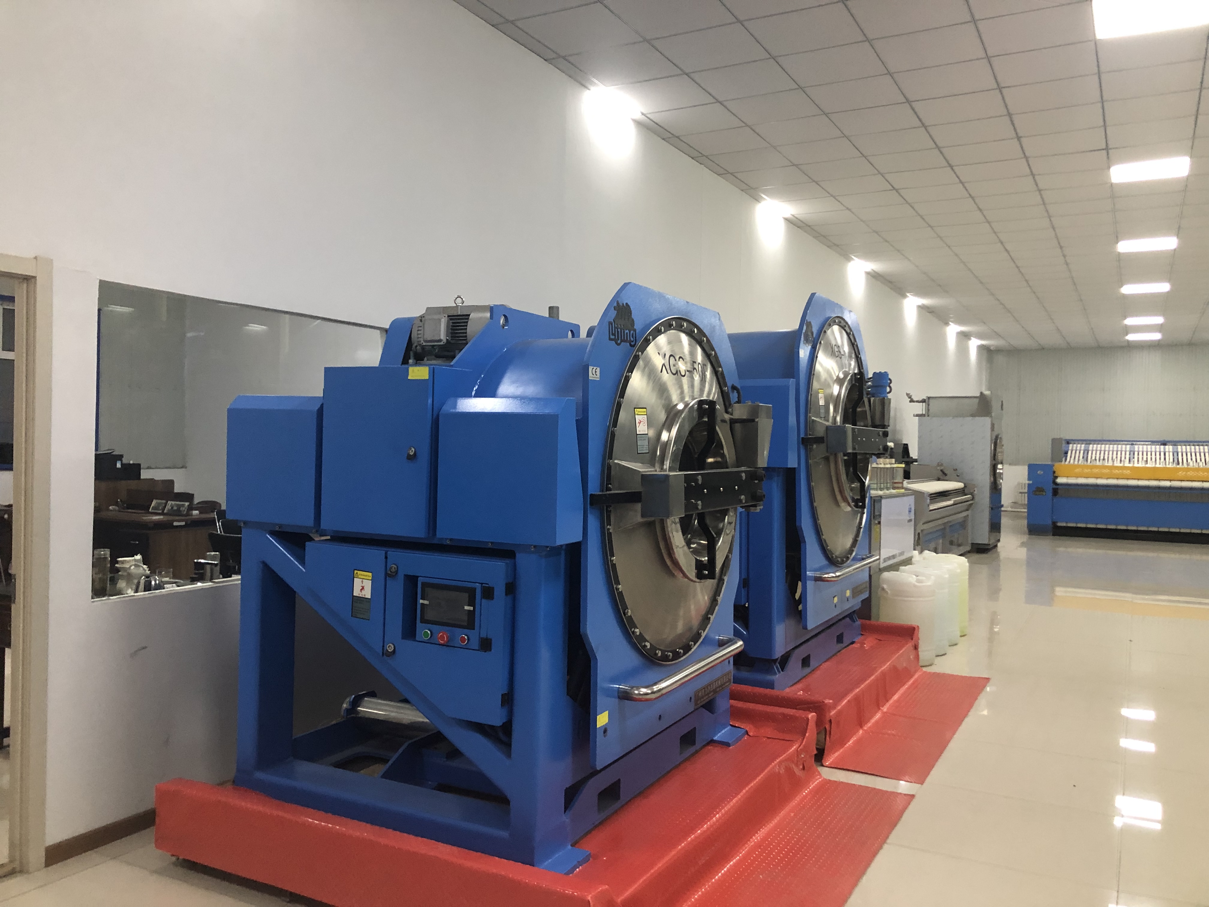 洗衣房设备的选择需根据不同行业来进行选择